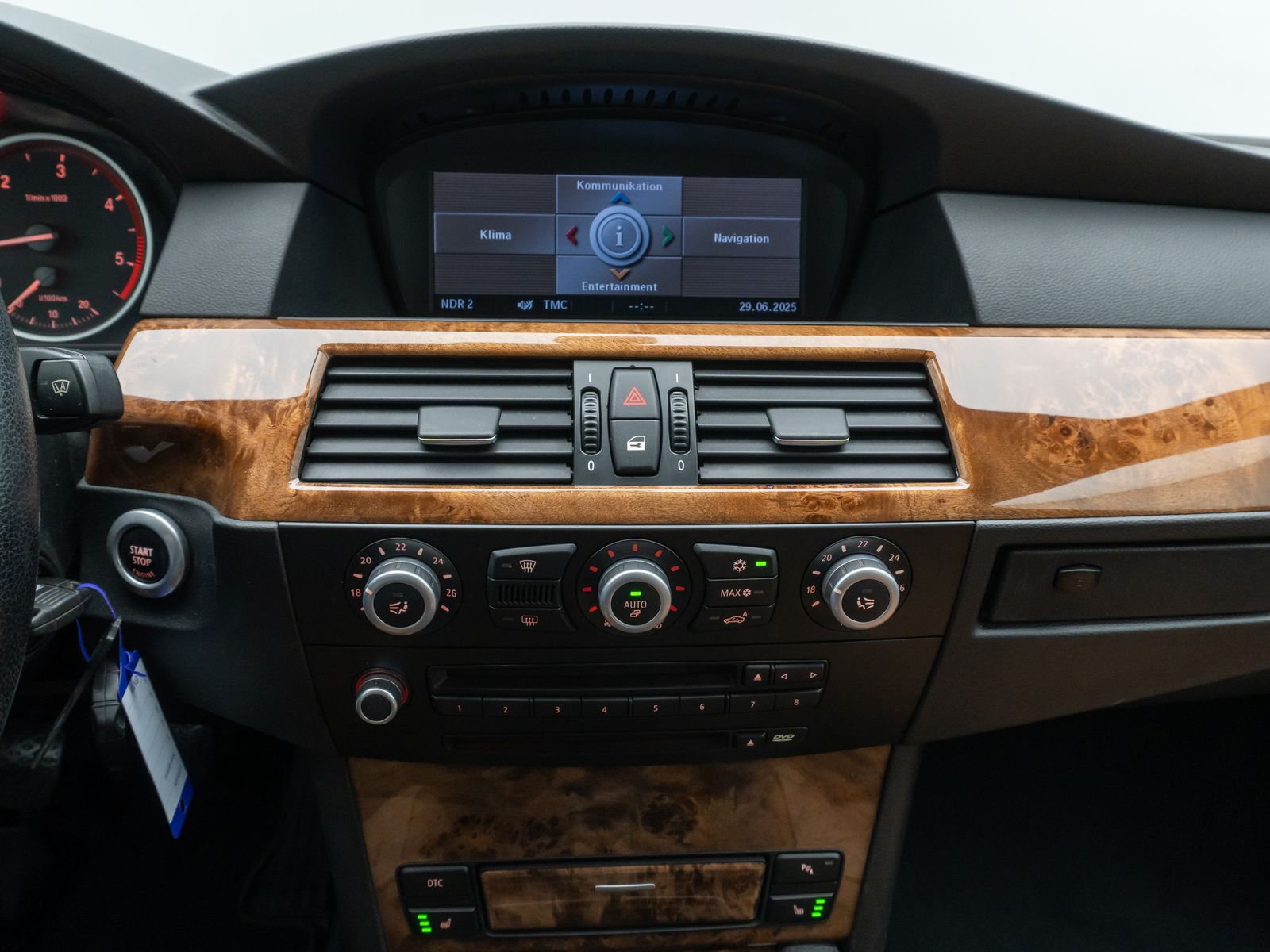 Fahrzeugabbildung BMW 525d Tempomat PDC Xenon NaviPro AHK Lordos HUD