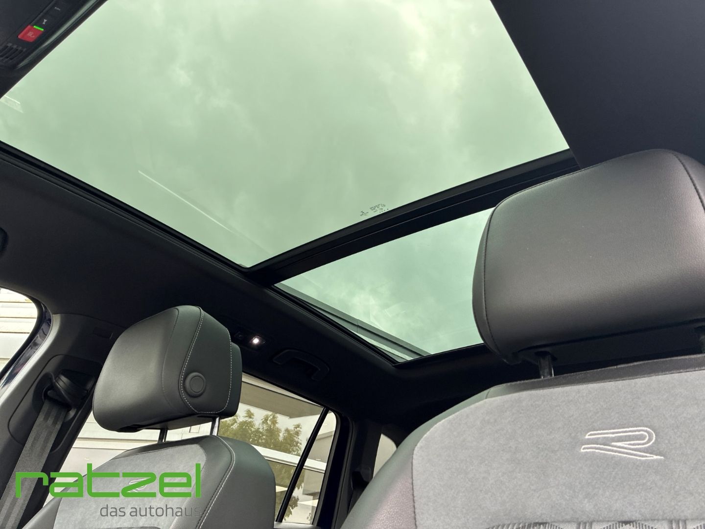 Fahrzeugabbildung Volkswagen Tiguan Allspace 4Motion R-Line 2.0 TDI DSG HUD P