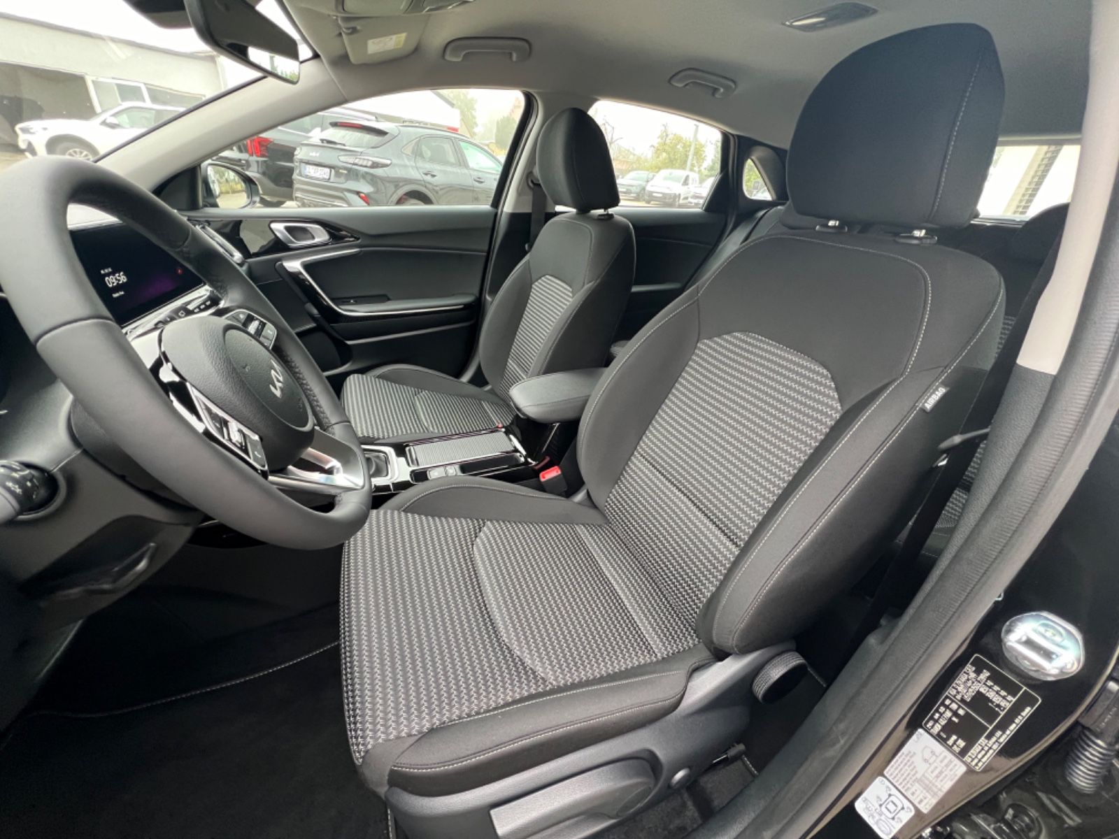 Fahrzeugabbildung Kia Ceed 1.5T 140 DCT7 Vision Komf+ Navi
