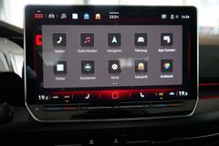 VW Golf 1.5 eTSI DSG R-Line| Pano | HuD | 18" VW Golf 1.5 eTSI DSG R-Line| Pano | HuD | 18"