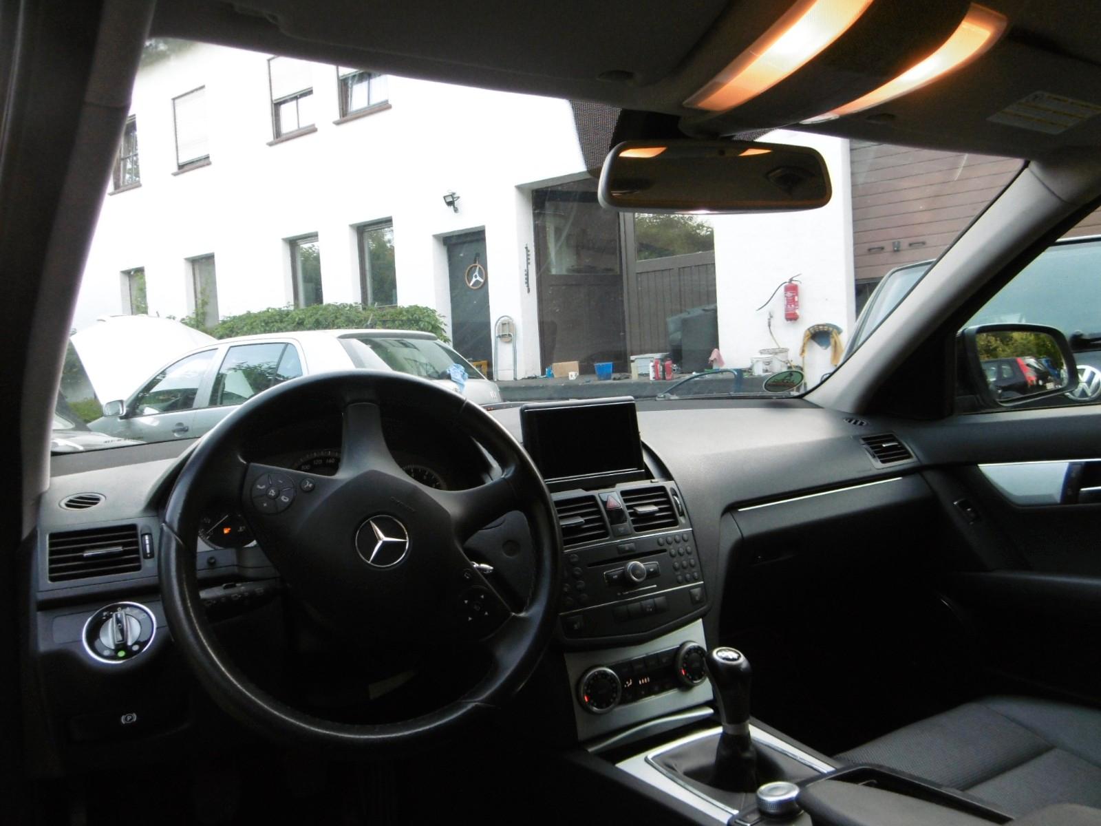 Mercedes-Benz C200 2008 — photo 17