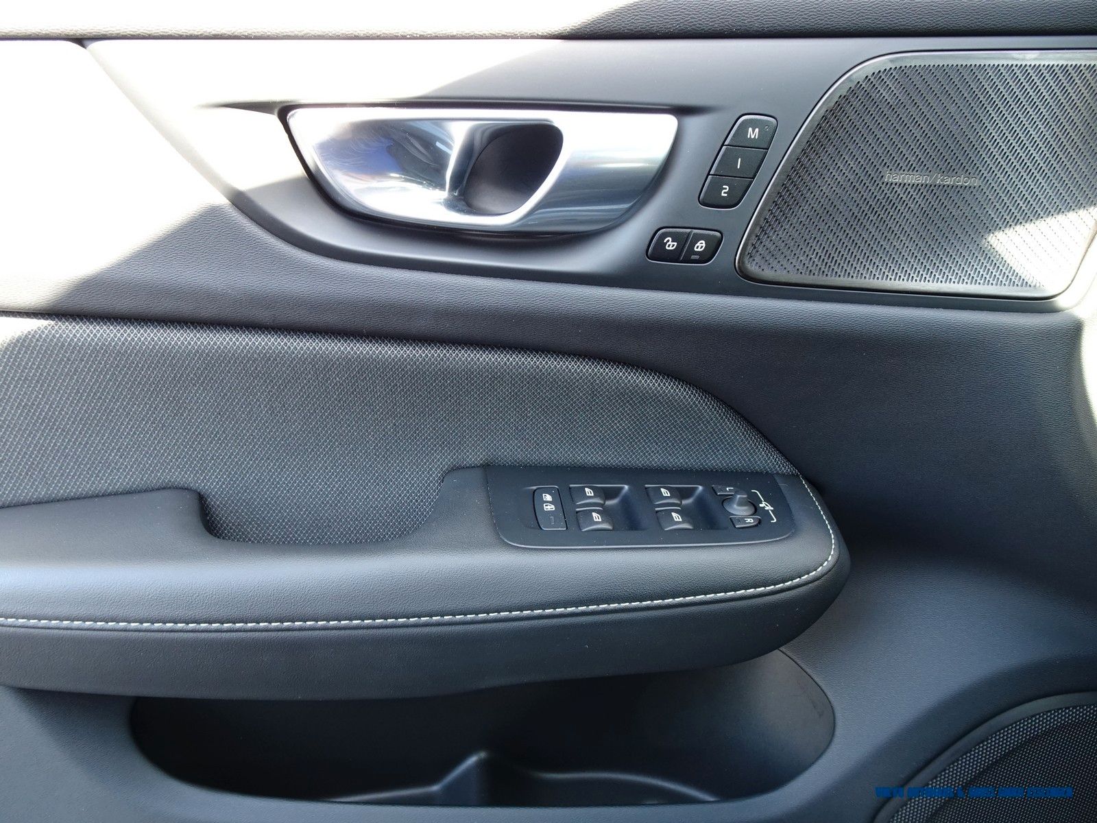 Volvo V60 T6 AWD Recharge Geartronic Plus Dark foto 8