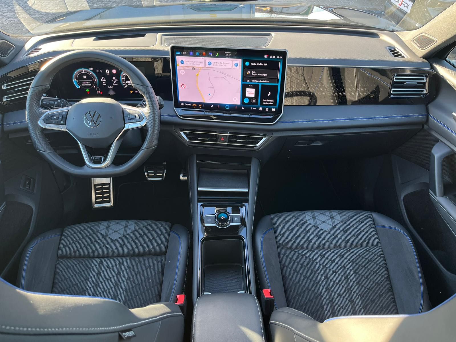 Fahrzeugabbildung Volkswagen Tiguan 2.0 TDI 4M R-Line PANO*H&K*AHK*MATRIX*20"