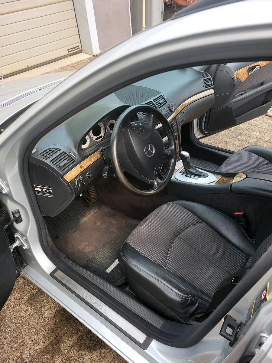 Mercedes-Benz E320 2006 — photo 11