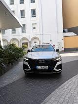 Audi RSQ8 RS Q8 TFSI quattro tiptronic - - silberne Audi RSQ8