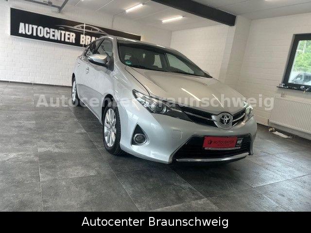 Toyota Auris Life