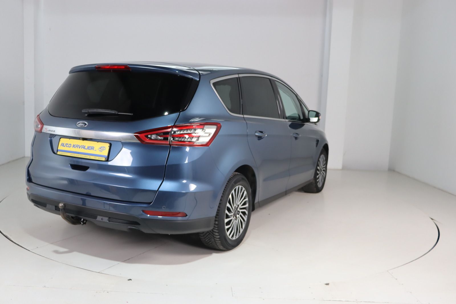 Fahrzeugabbildung Ford S-MAX * Massage * RFK * Pano Titanium