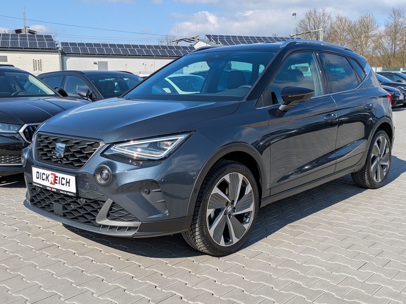 Fahrzeugabbildung SEAT Arona 1.0 TSI FR DSG AHK*ACC*LED*APP*DAB*KAMERA