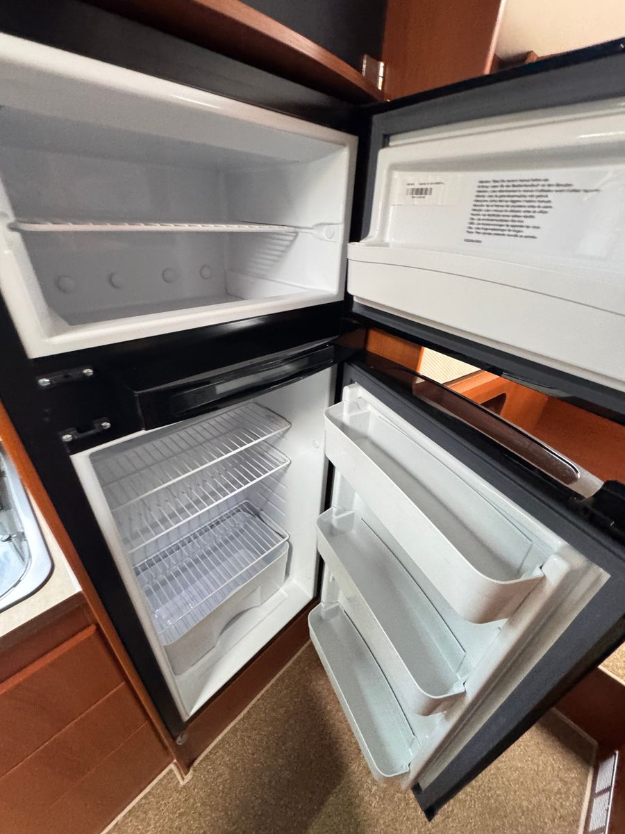 Vehicle image Miller TORONTO FIAT DUCATO SOLAR 2X TV SAT LUFTFEDER