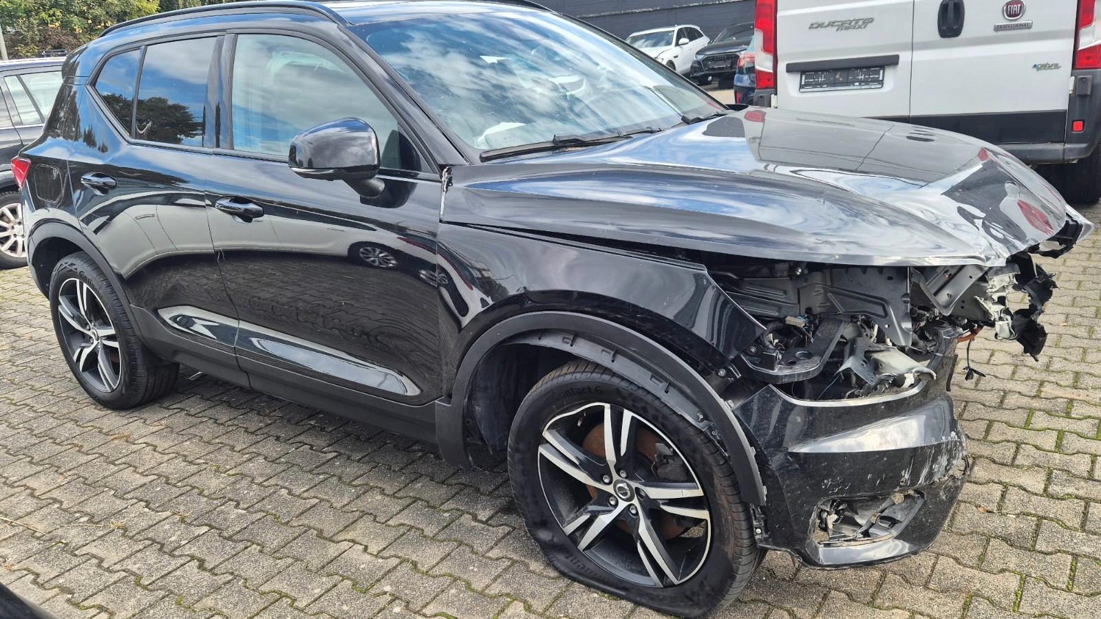 Volvo XC 40 R Design Recharge 2WD*Leder*LED*Sportfahrw