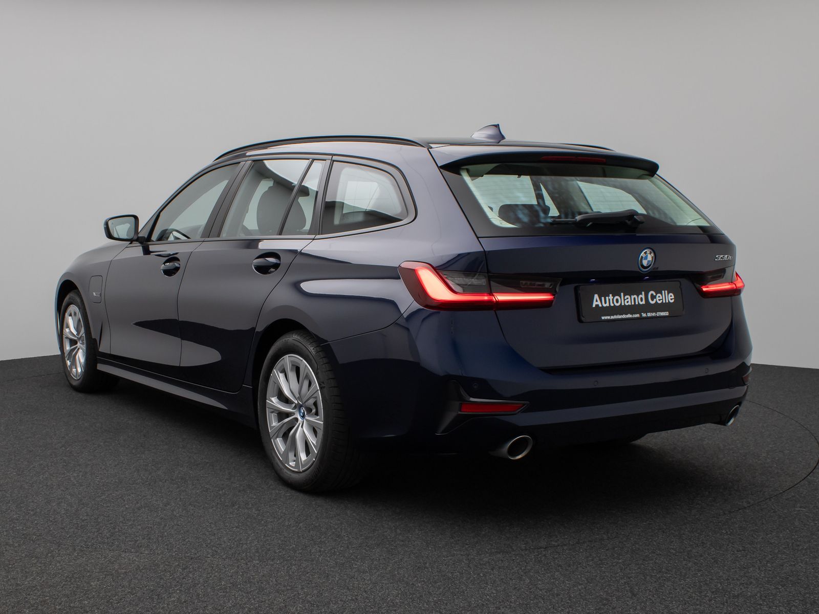 Fahrzeugabbildung BMW 330e Laser HUD DAB PDC Stop&Go Komfort Alarm