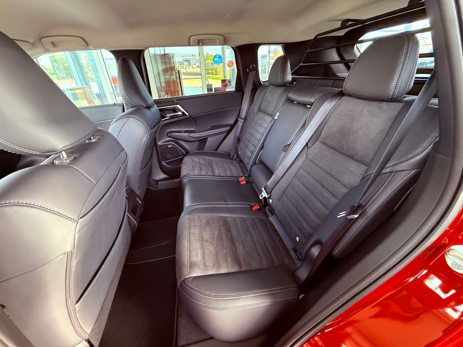 Fahrzeugabbildung Mitsubishi Outlander Intro Edi. PHEV 4WD LED AHK Kam 20"