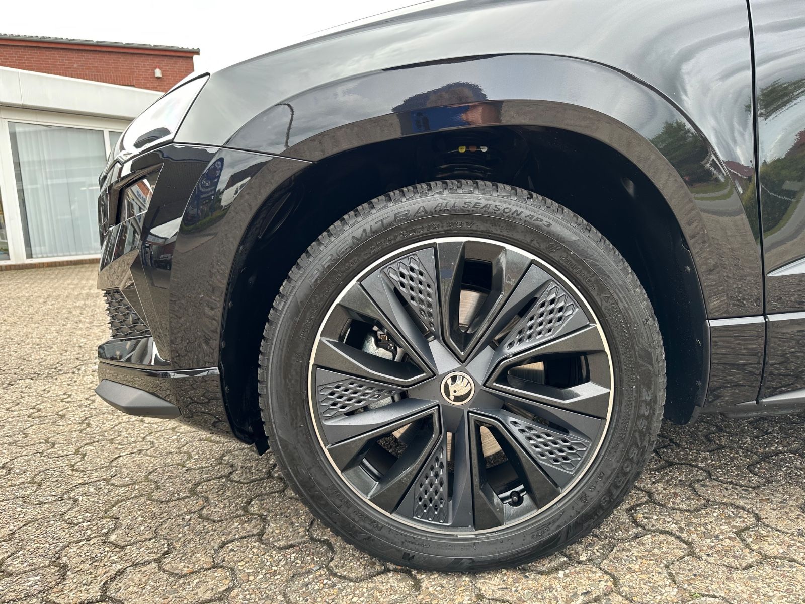 Fahrzeugabbildung SKODA Karoq 2.0 TSI Sportline 4x4 Pano/Matrix/ACC/Navi