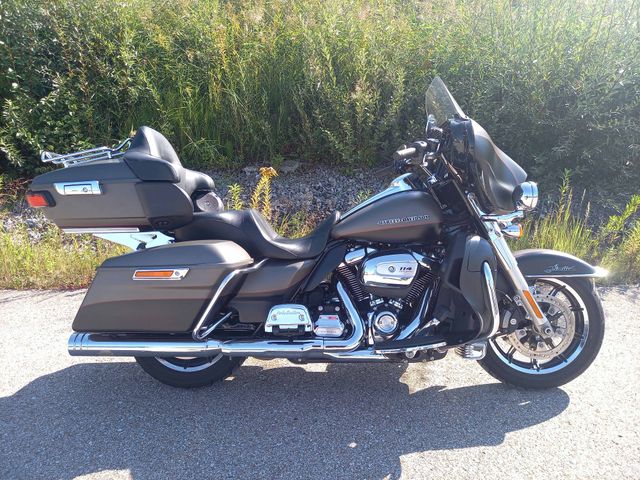 Harley-Davidson FLHTK Electra Glide Ultra Limited + J&H Auspuff