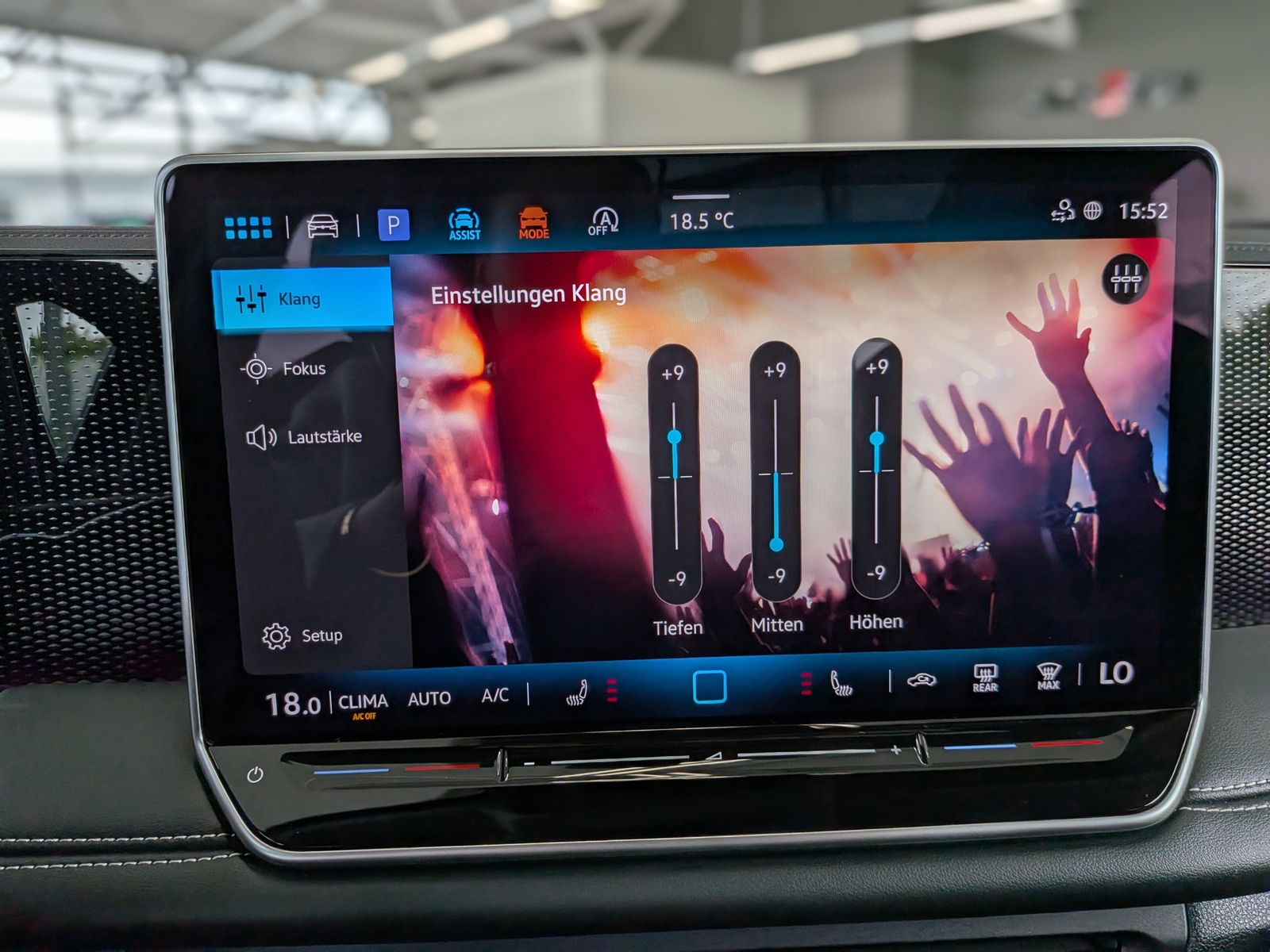 Fahrzeugabbildung Volkswagen Tiguan 1.5 eTSI ENERGY HD-Matrix 360 Pano AHK 19