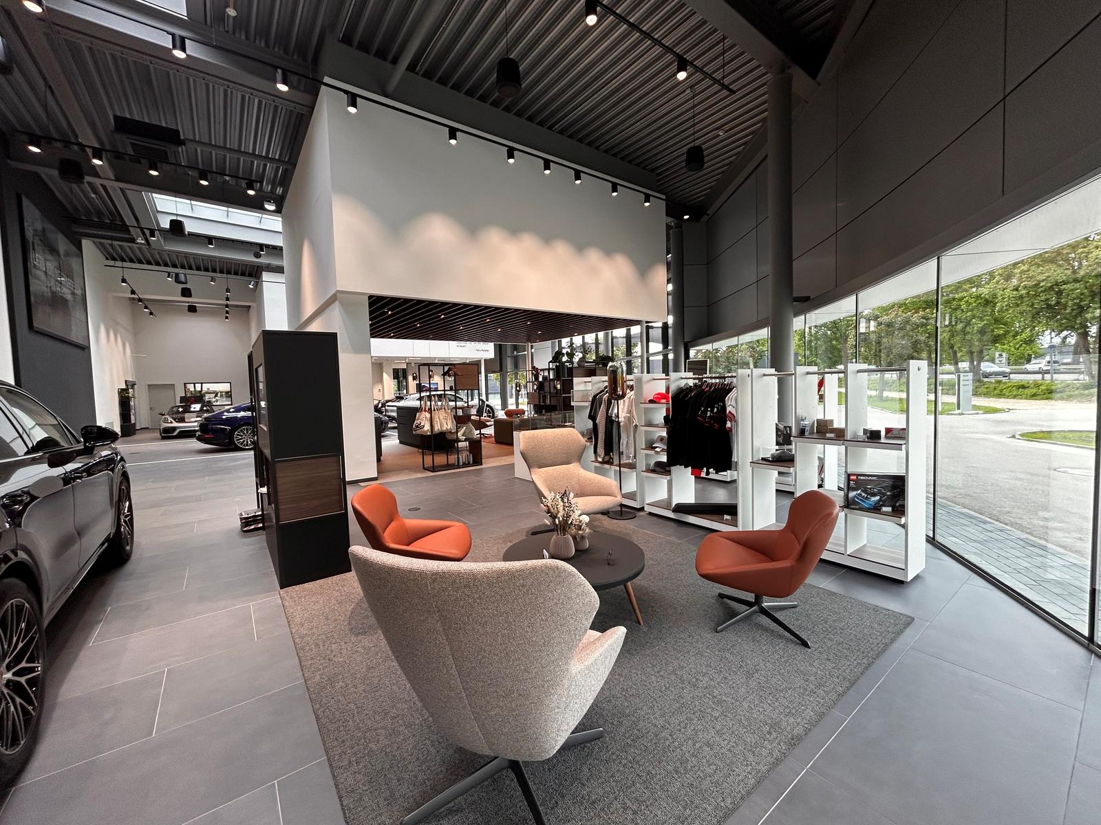 showroom-image-top