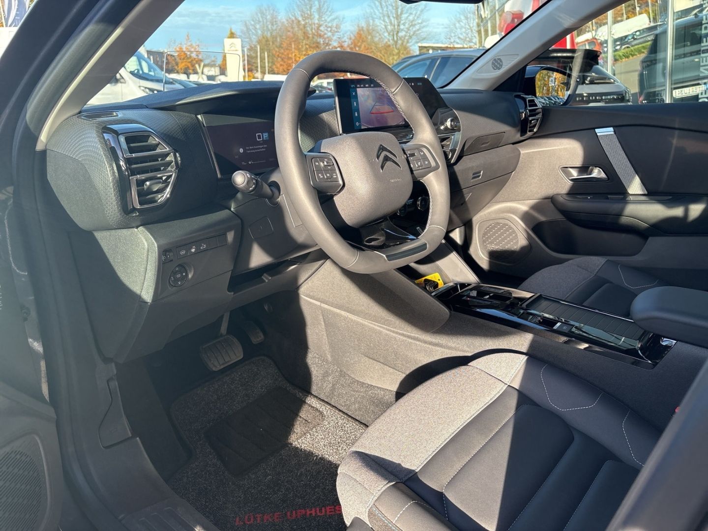 Fahrzeugabbildung Citroën C4 X PureTech 130 S&S EAT8 Shine HUD Navi Digita