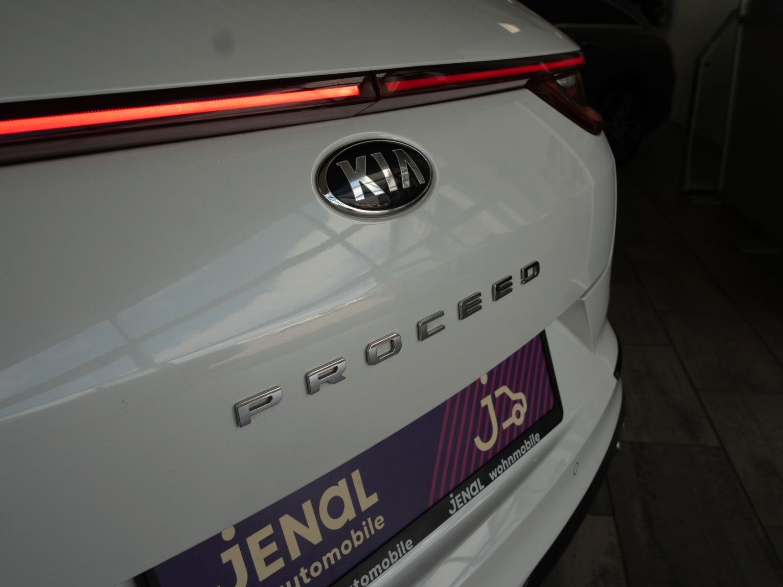 Fahrzeugabbildung Kia ProCeed GT AUTOM./PANO/SITZHZG./NAVI/LENKRADHZG.