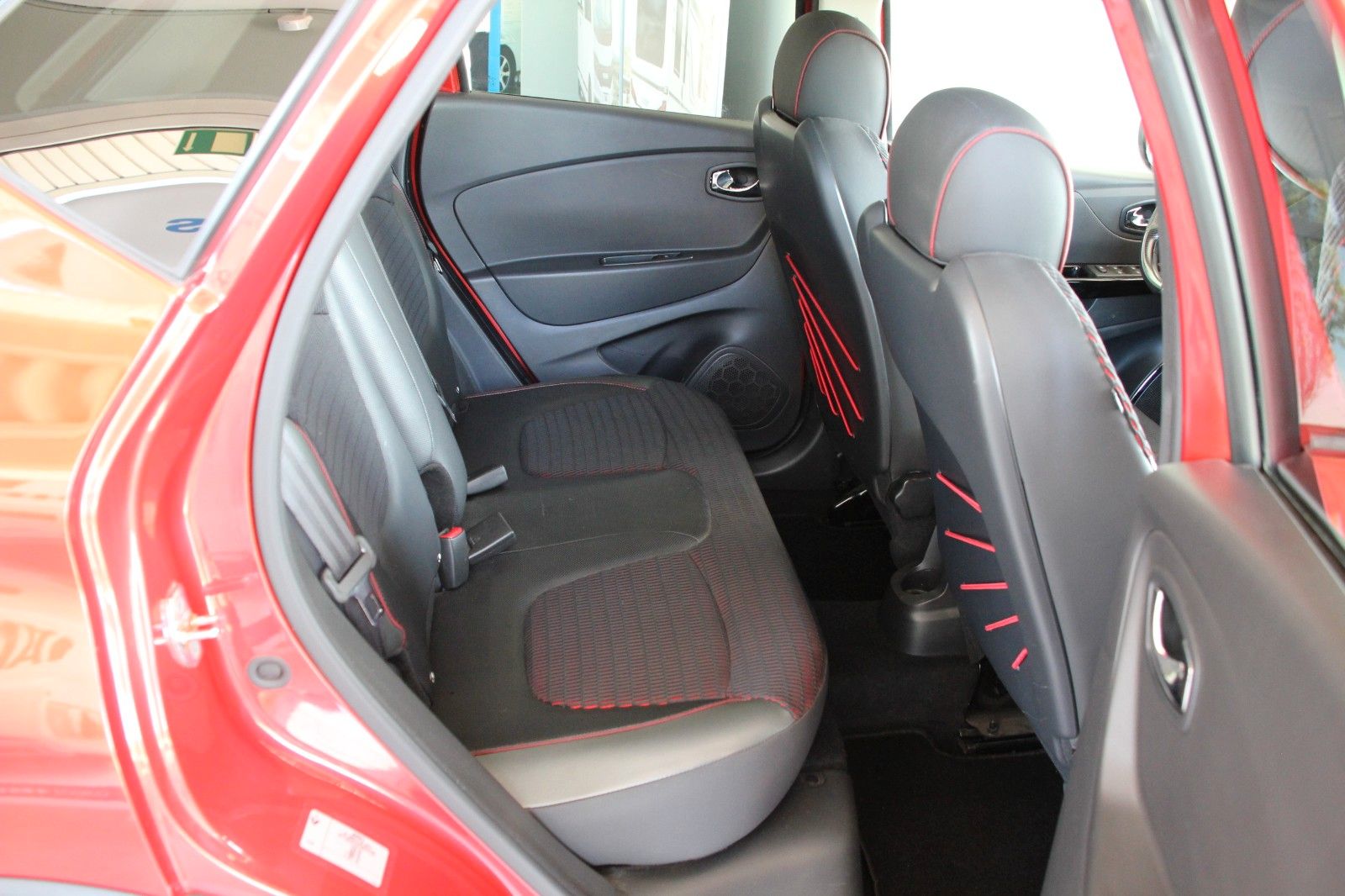 Fahrzeugabbildung Renault Captur Helly Hansen