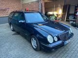 Mercedes-Benz E220 CDI HU 10/27 Avantgarde kombi S210 von 2002 - Mercedes-Benz 220 in Düsseldorf