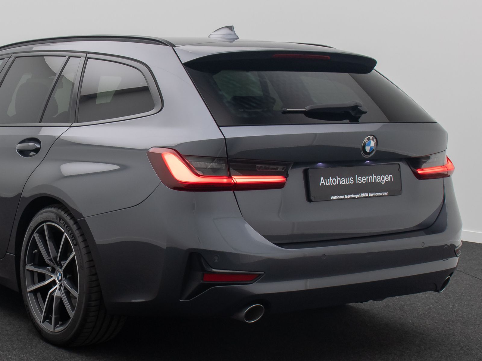 Fahrzeugabbildung BMW 318d Geschwindigreg DAB Alarm AHK WLAN M Sport