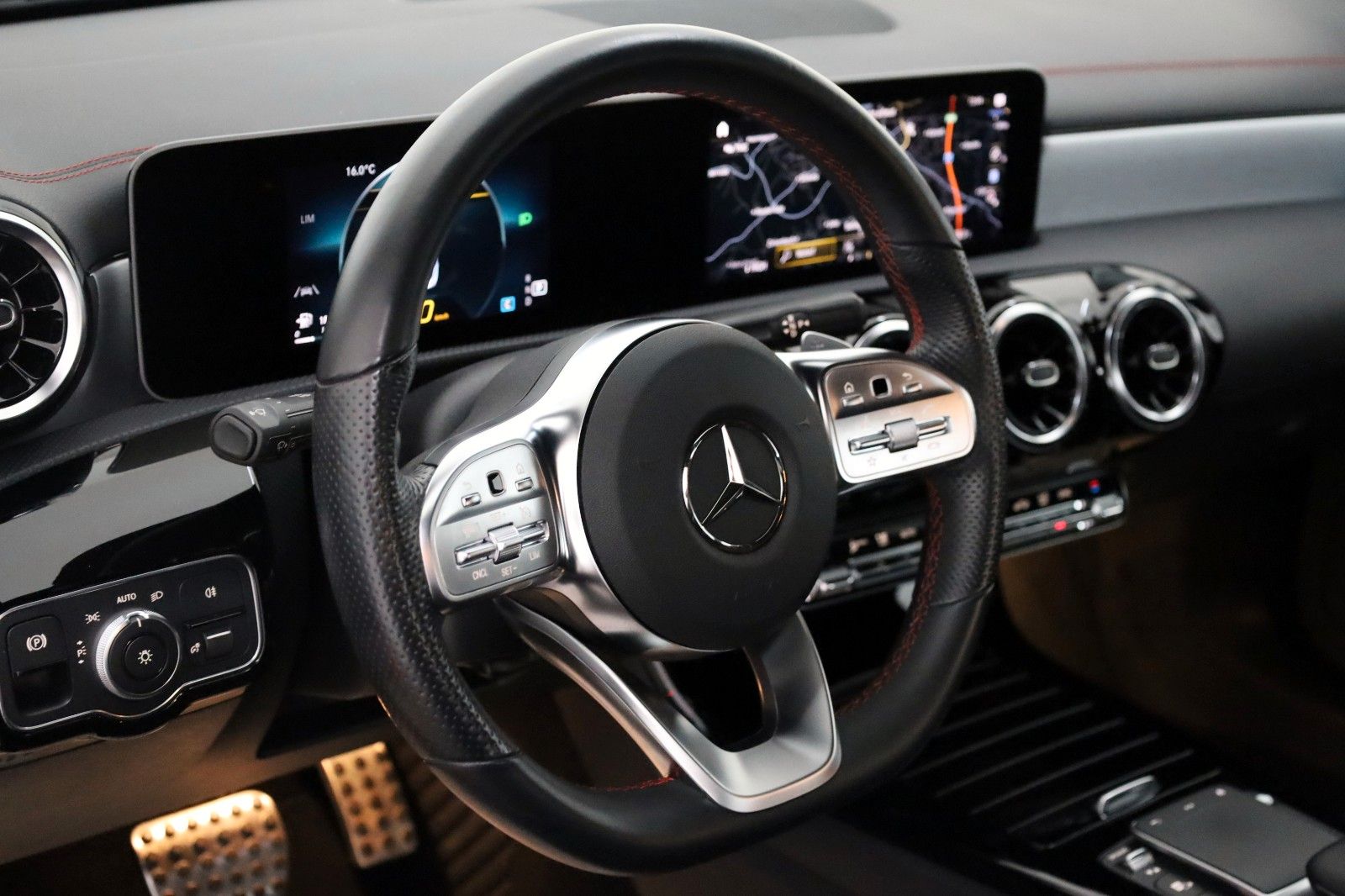 Fahrzeugabbildung Mercedes-Benz CLA 200d Coupe, AMG-line,LED,Kamera,Night-Paket