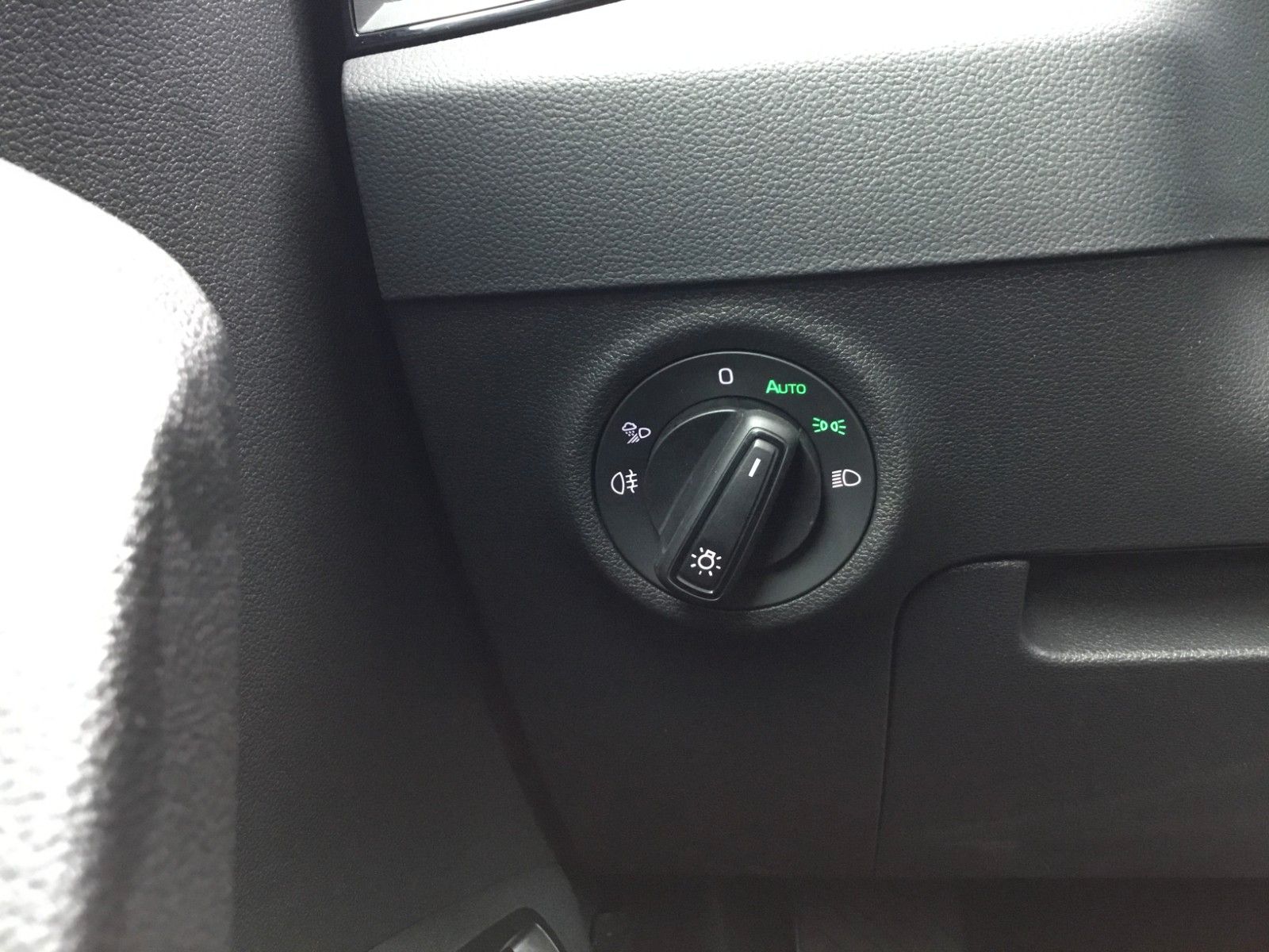 Fahrzeugabbildung SKODA Karoq 2.0l TDI DSG 4x4 SPORTLINE+AHK+18"+Kamera