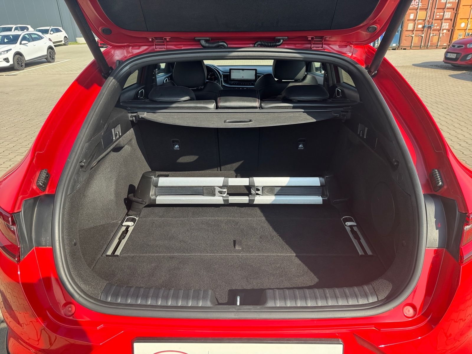Fahrzeugabbildung Kia PROCEED 1.6T DCT7 GT NAV KOMF BASTUCK