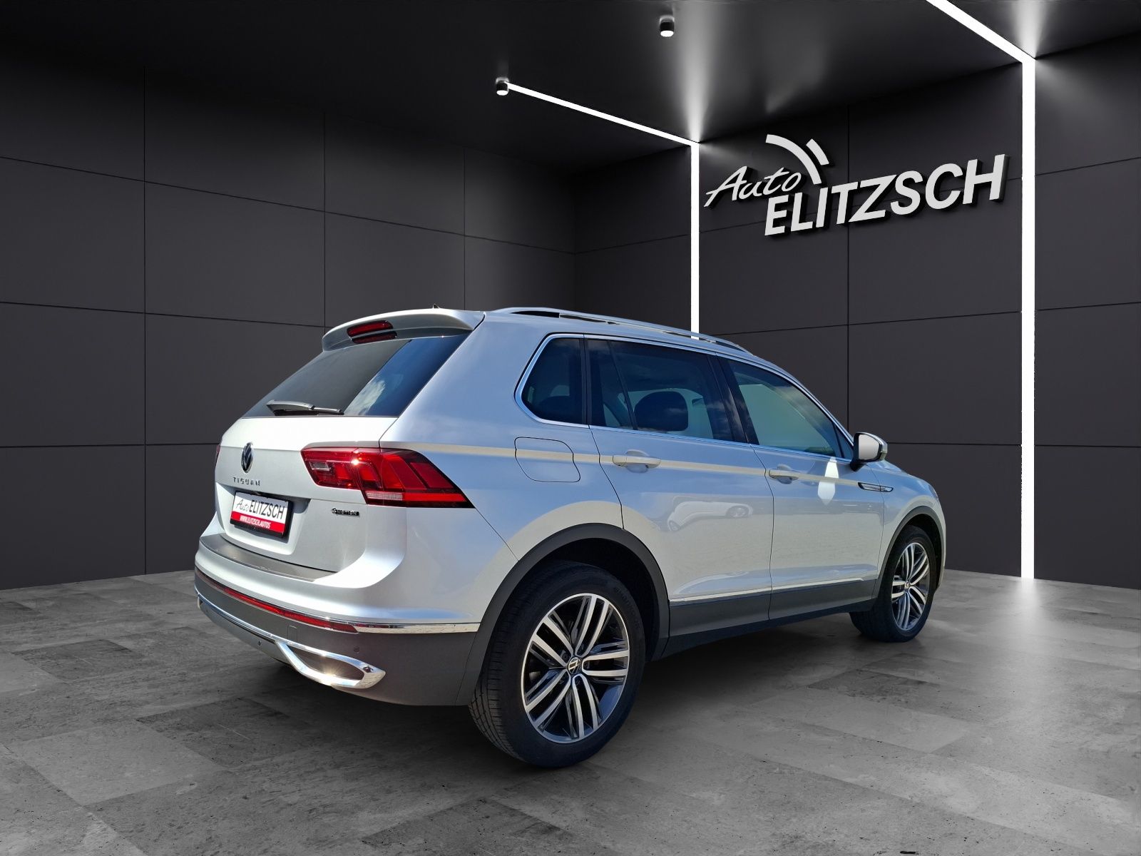 Fahrzeugabbildung Volkswagen Tiguan TSI Elegance DSG 4M Matrix Navi AID ACC R