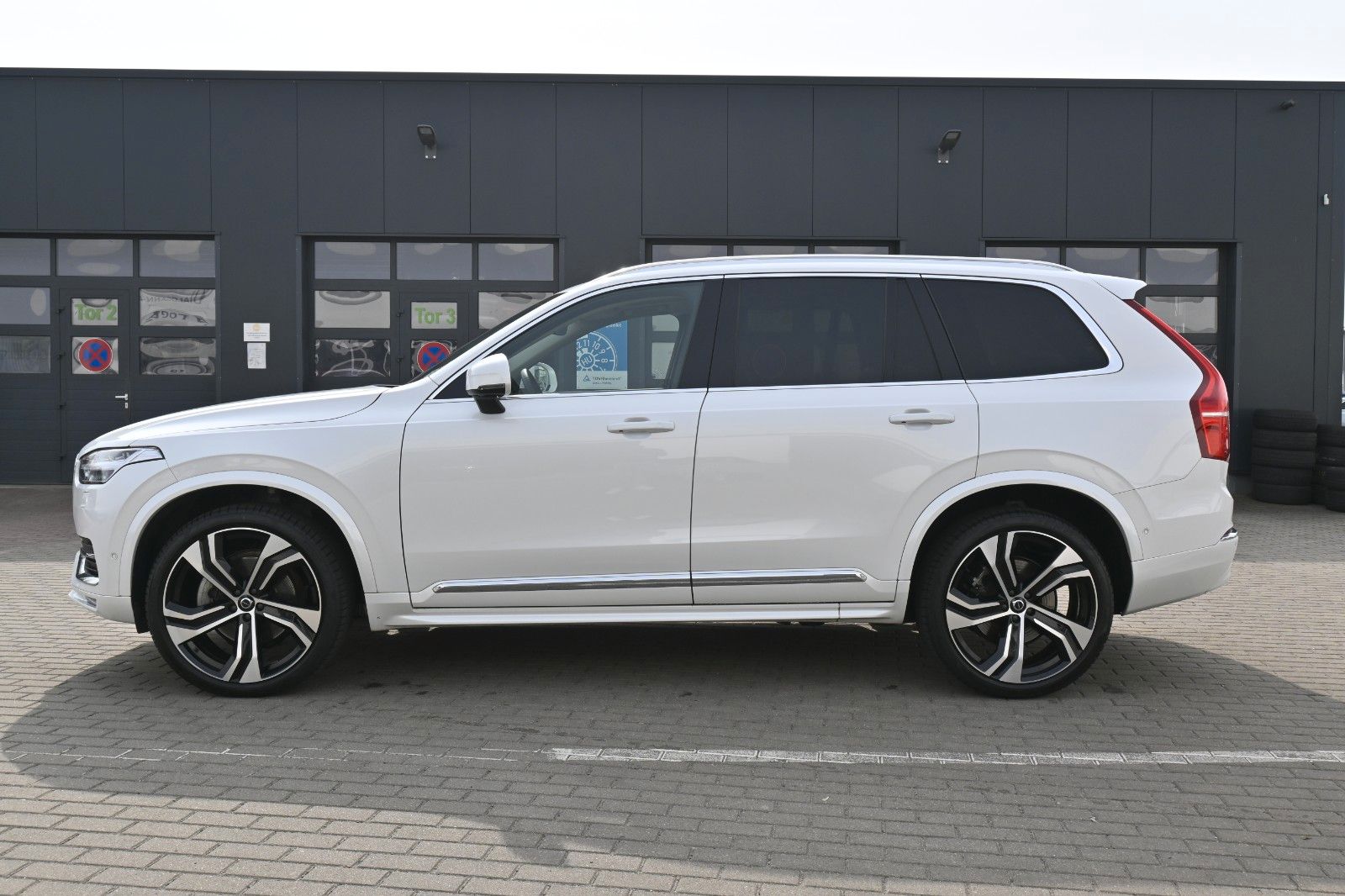 Fahrzeugabbildung Volvo XC90 B5 D AWD Bright*STDHZG*360°*22"*AHK