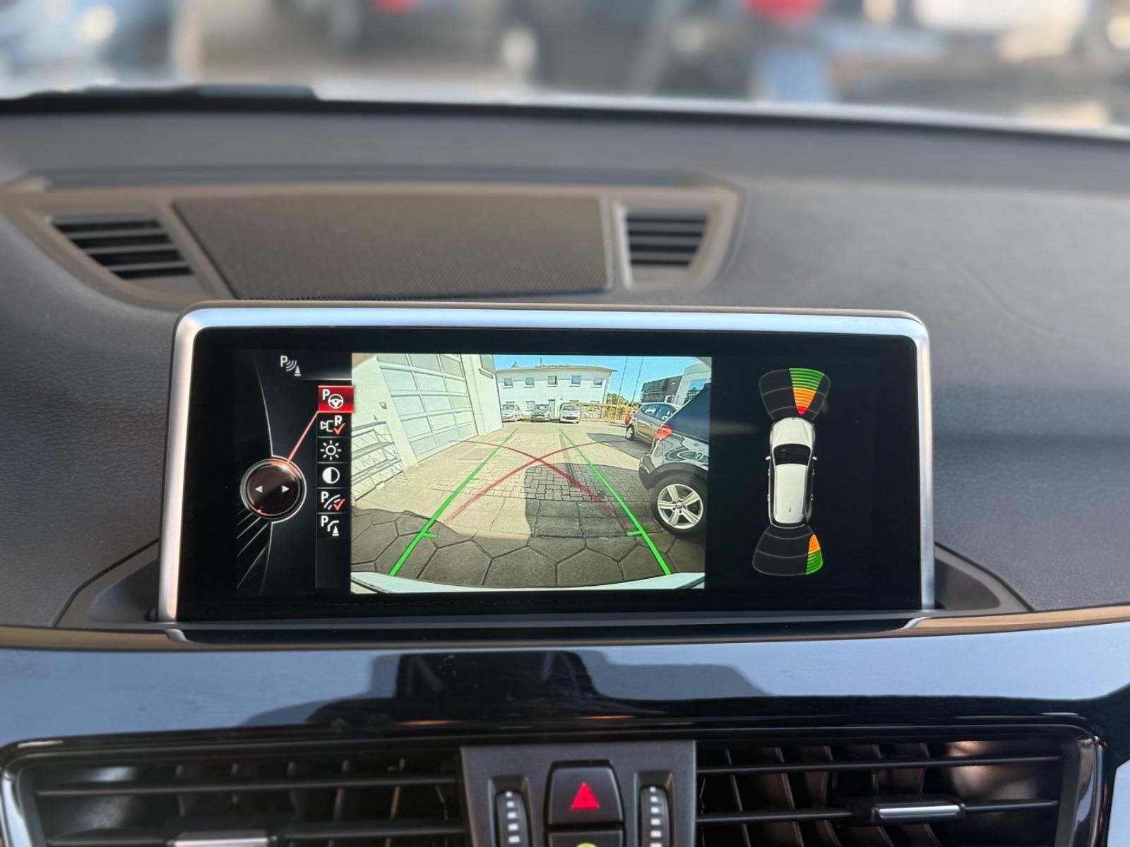 BMW X1 xDrive 20i Panorama / Head up / Kamera