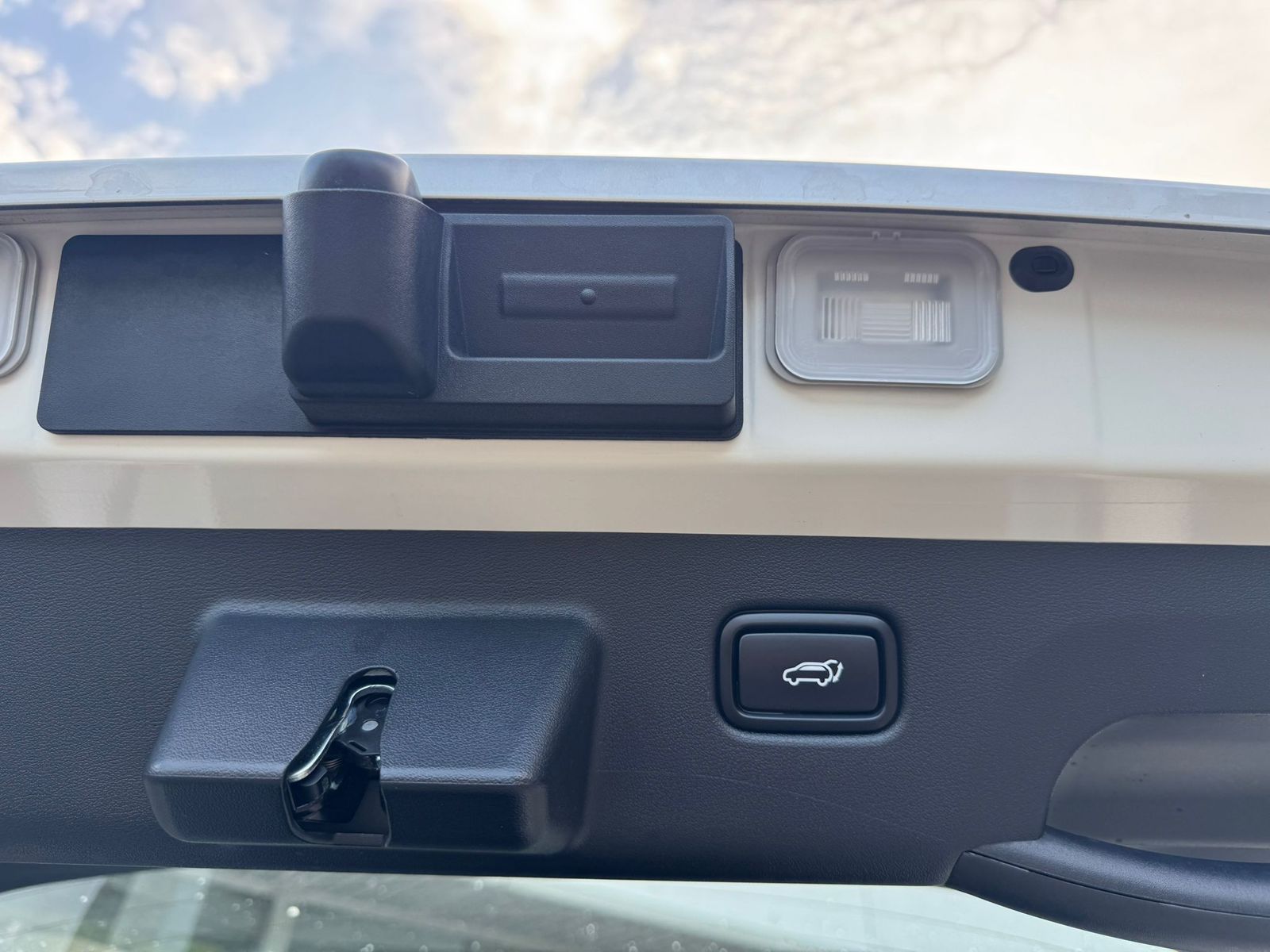 Fahrzeugabbildung Kia EV6 4WD NAVI+LED+SHZ+360°+DAB+ACC+19"+