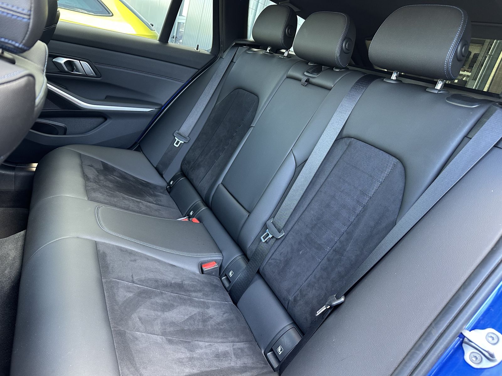 Fahrzeugabbildung BMW 330d Touring xDrive M-Sport NAV+LED+PANO+KAM+1HD