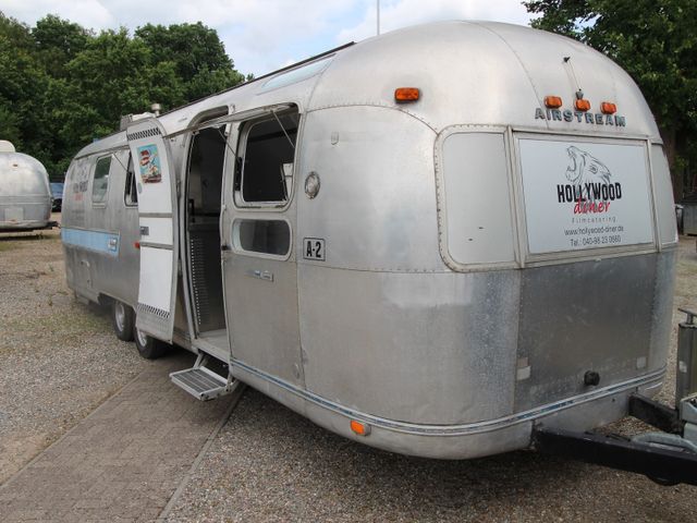 Airstream Land Yacht Sovereign Catering + Foodtrailer