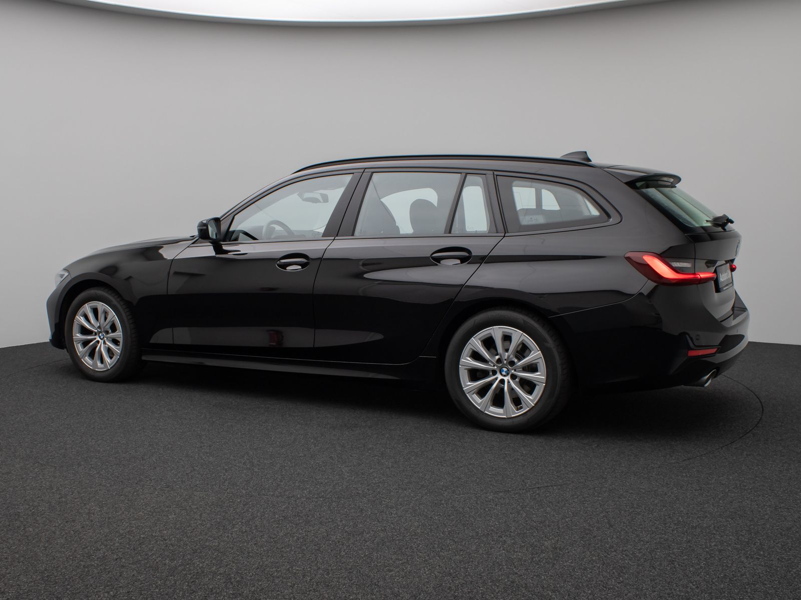 Fahrzeugabbildung BMW 320d DAB CockPitPr PDC AHK Stop&Go Komfort Sport
