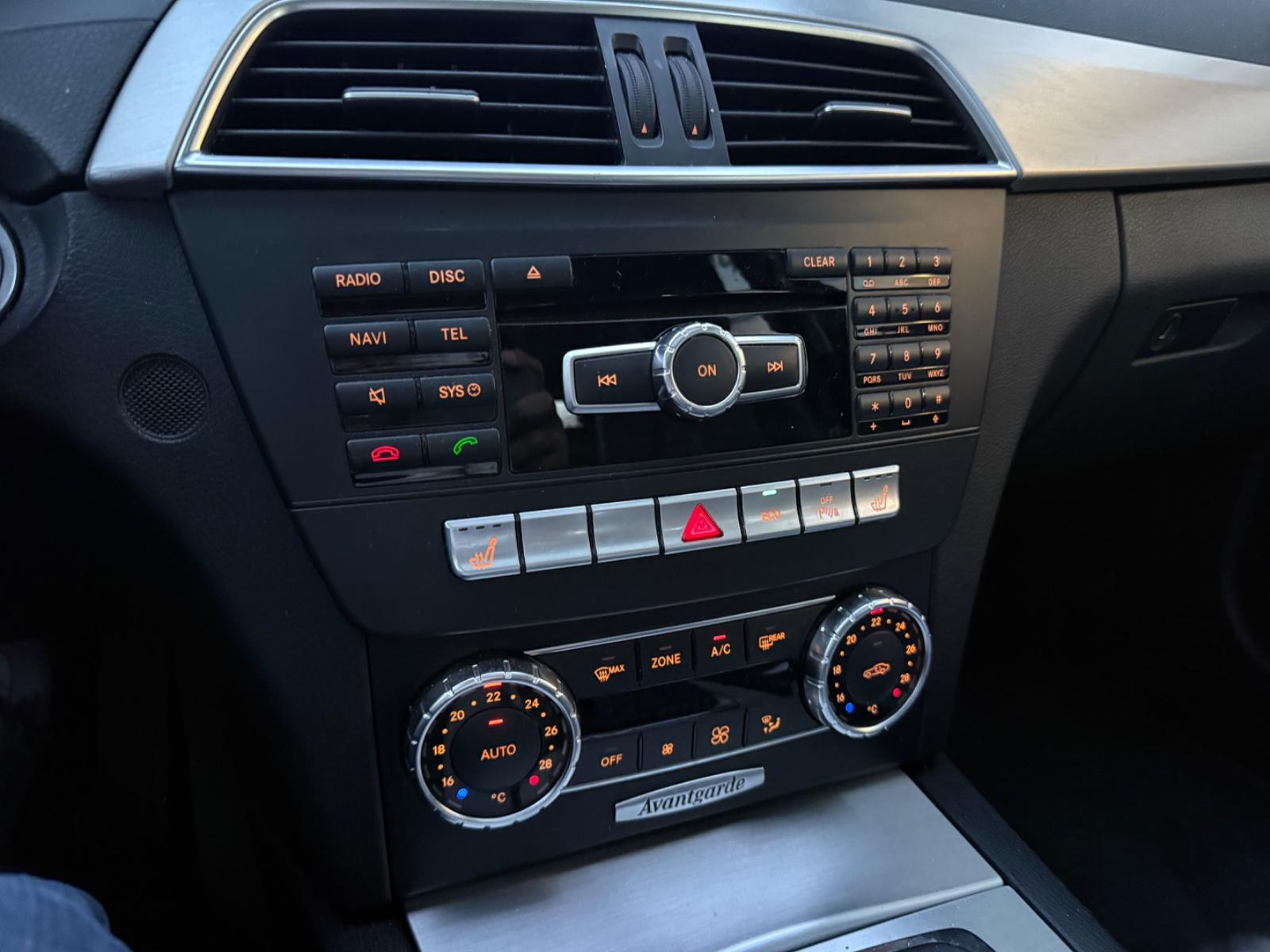 Mercedes-Benz C220 2011 — photo 21