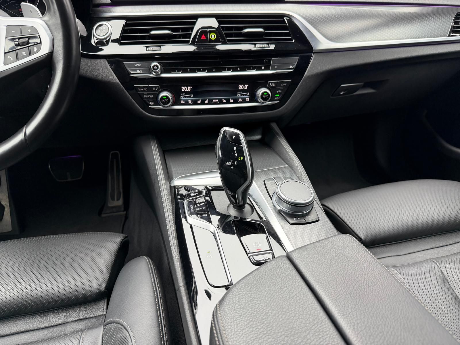 Fahrzeugabbildung BMW 520d M-PAKET/LASER/ACC/PANO/HUD/HIFI/RCAM/KEYLES