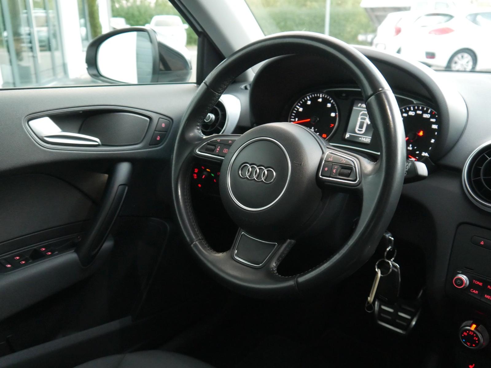 Audi A1 Sportback 1.4 TFSI S-tronic S-Line Xenon Navi