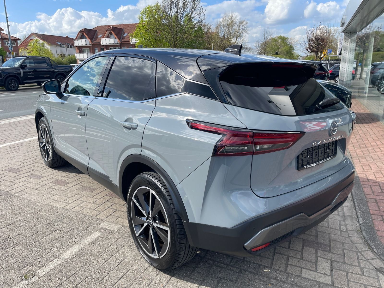 Fahrzeugabbildung Nissan Qashqai 1.3 DiG-T Tekna Automatik Navi Head Up A