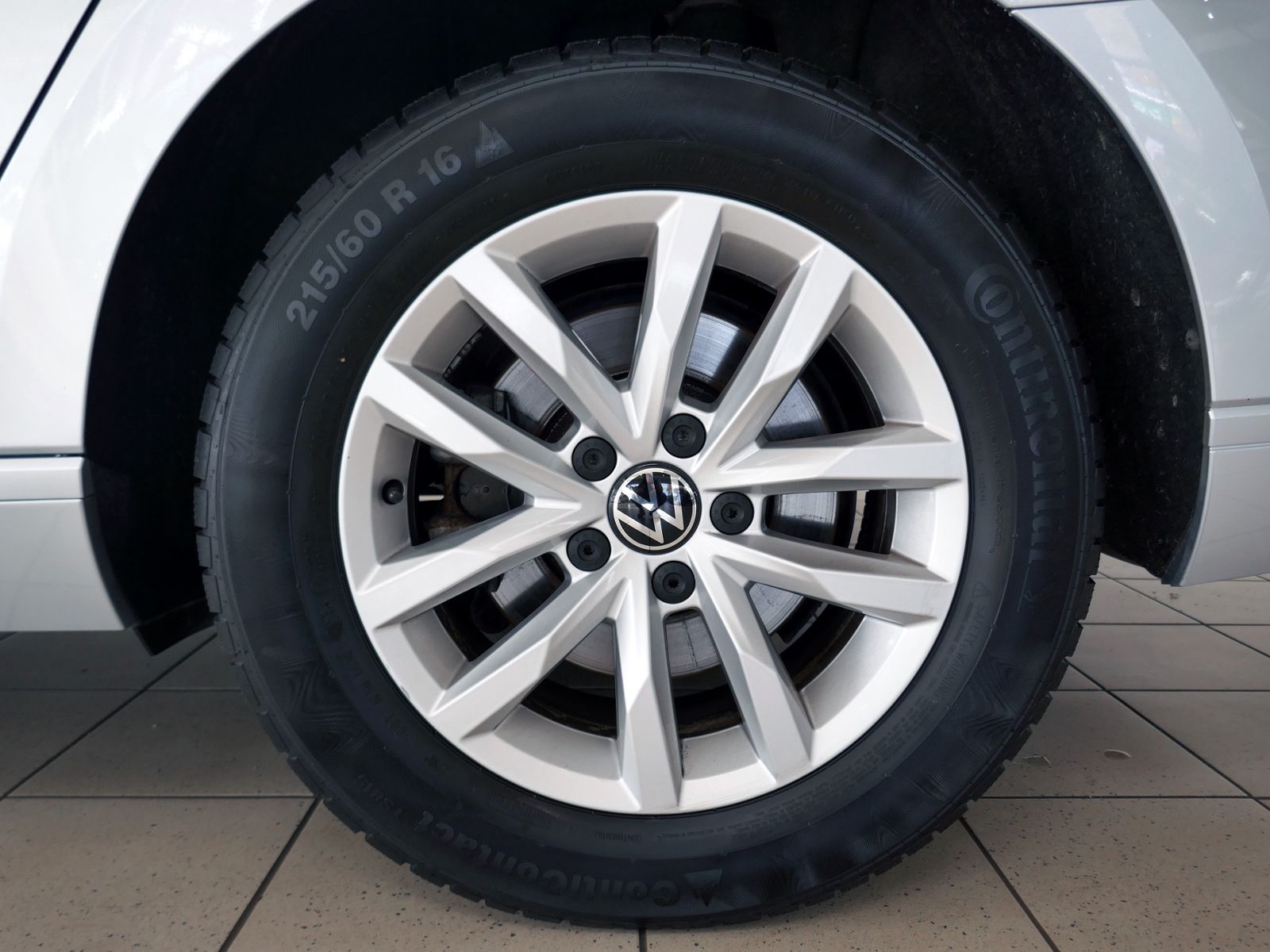 Fahrzeugabbildung Volkswagen Passat Variant Business 1.5 TSI DSG LED AHK RFK