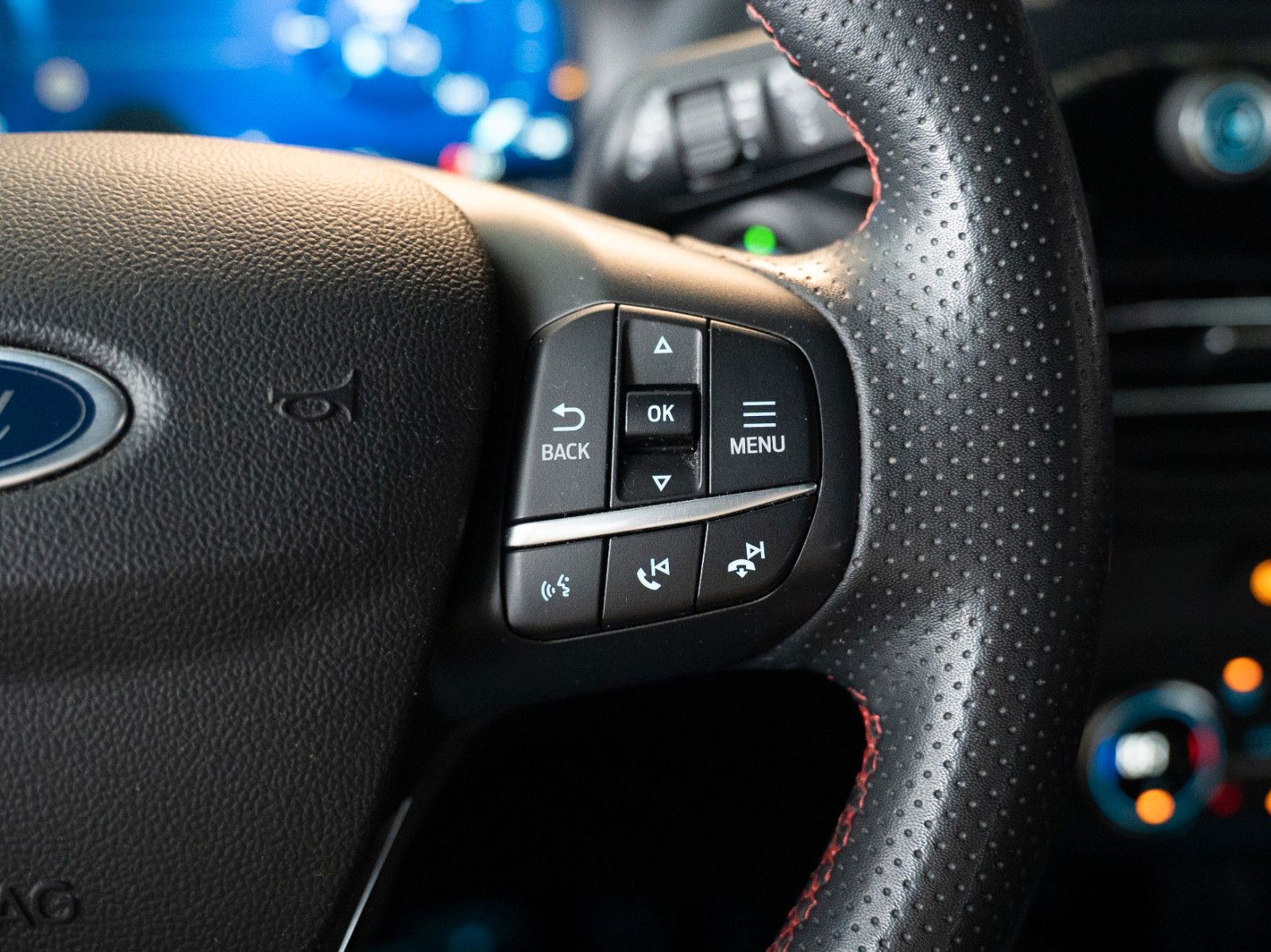 Fahrzeugabbildung Ford Kuga PHEV ST-Line/AUTOM/WINTER-P/AHK/KEYLESS