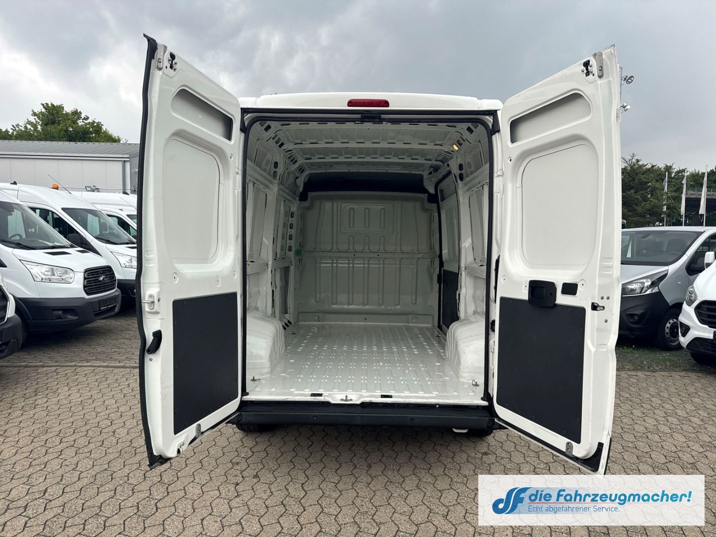 Fahrzeugabbildung Peugeot Boxer Kasten Hochraum 333 L2H2 Pro BlueHDi 140 S
