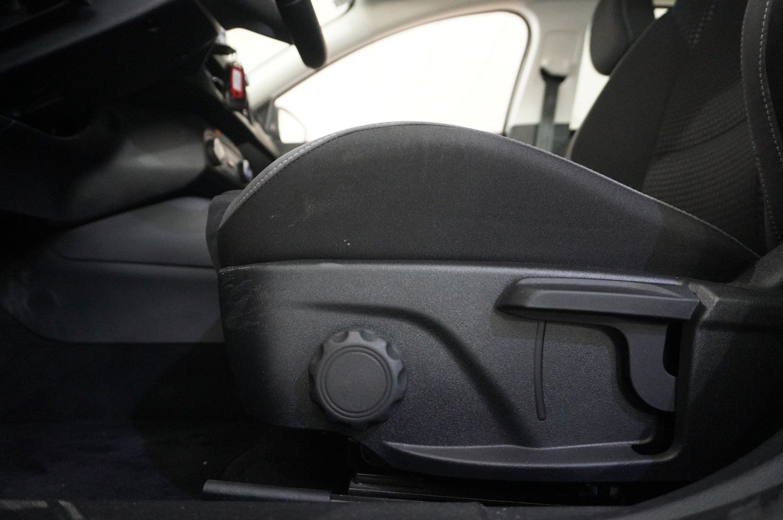 Fahrzeugabbildung Ford Focus Turnier 1.5D COOL & CONN. NAVI/LED/KAMERA