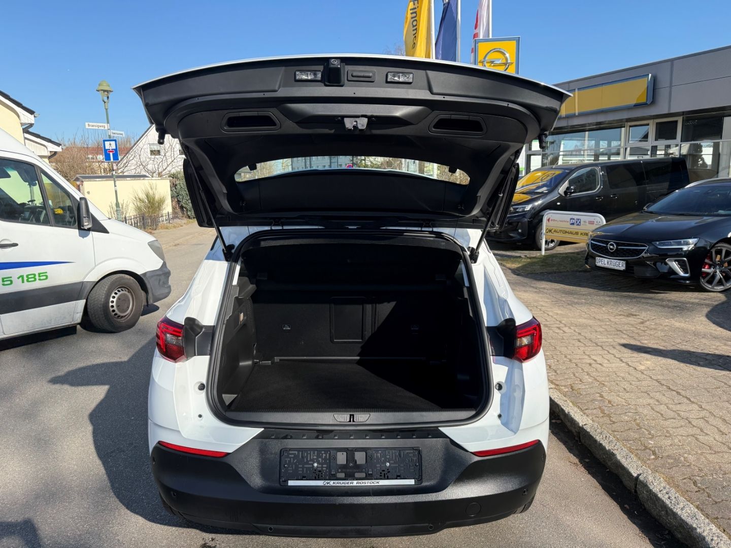 Fahrzeugabbildung Opel Grandland 1.2 Turbo Automatik SHZ+LHZ+Kamera