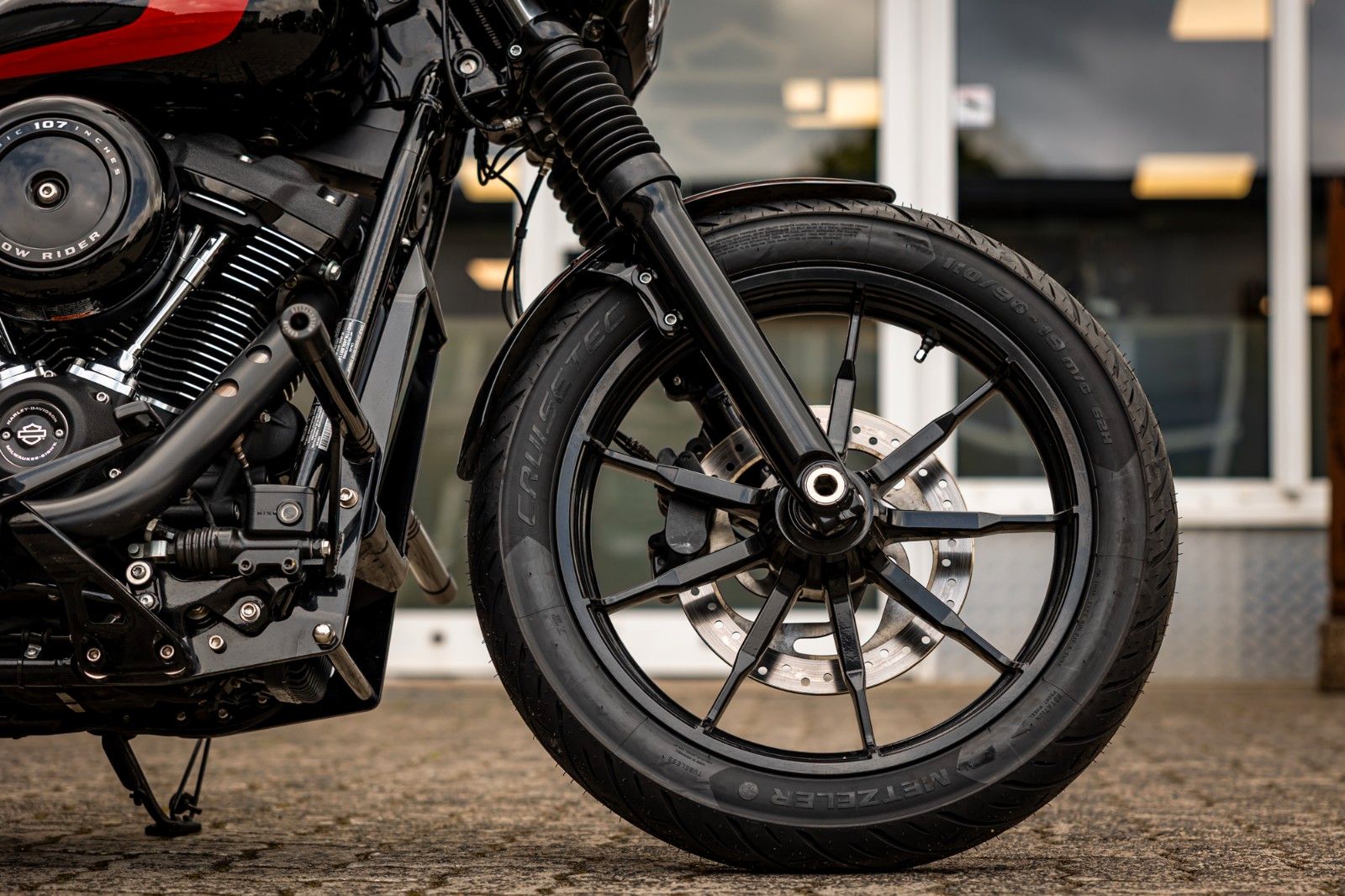 Fahrzeugabbildung Harley-Davidson FXLR LOW RIDER - JEKILL & HYDE -