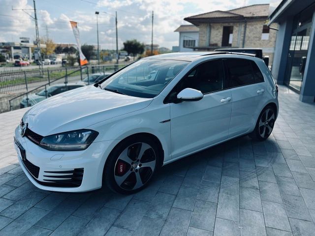 Volkswagen Golf GTI Performance 2.0 TSI DSG 230 