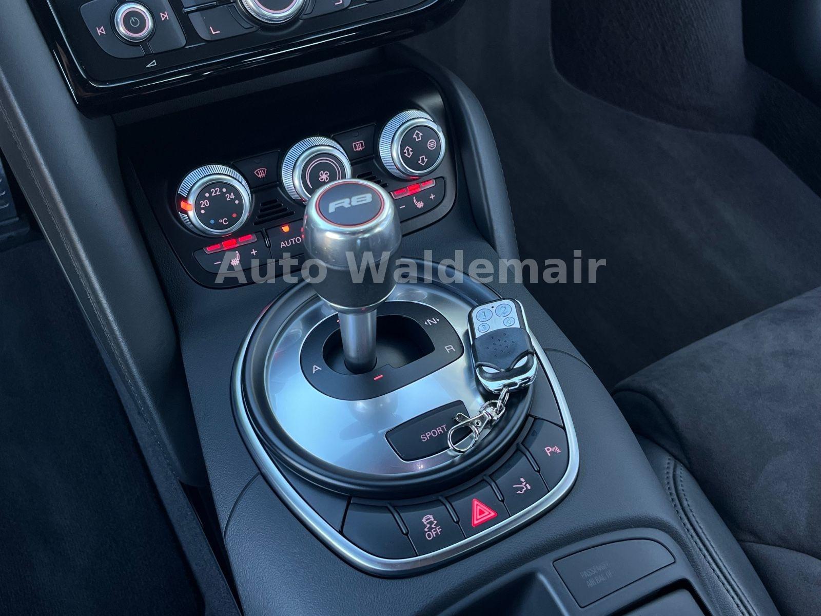 AUDI R8 COUPE 5.2 FSI QUATTRO