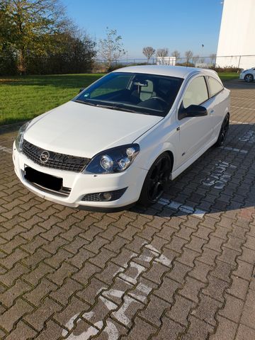 Opel Astra GTC 1.9 CDTI OPC Line