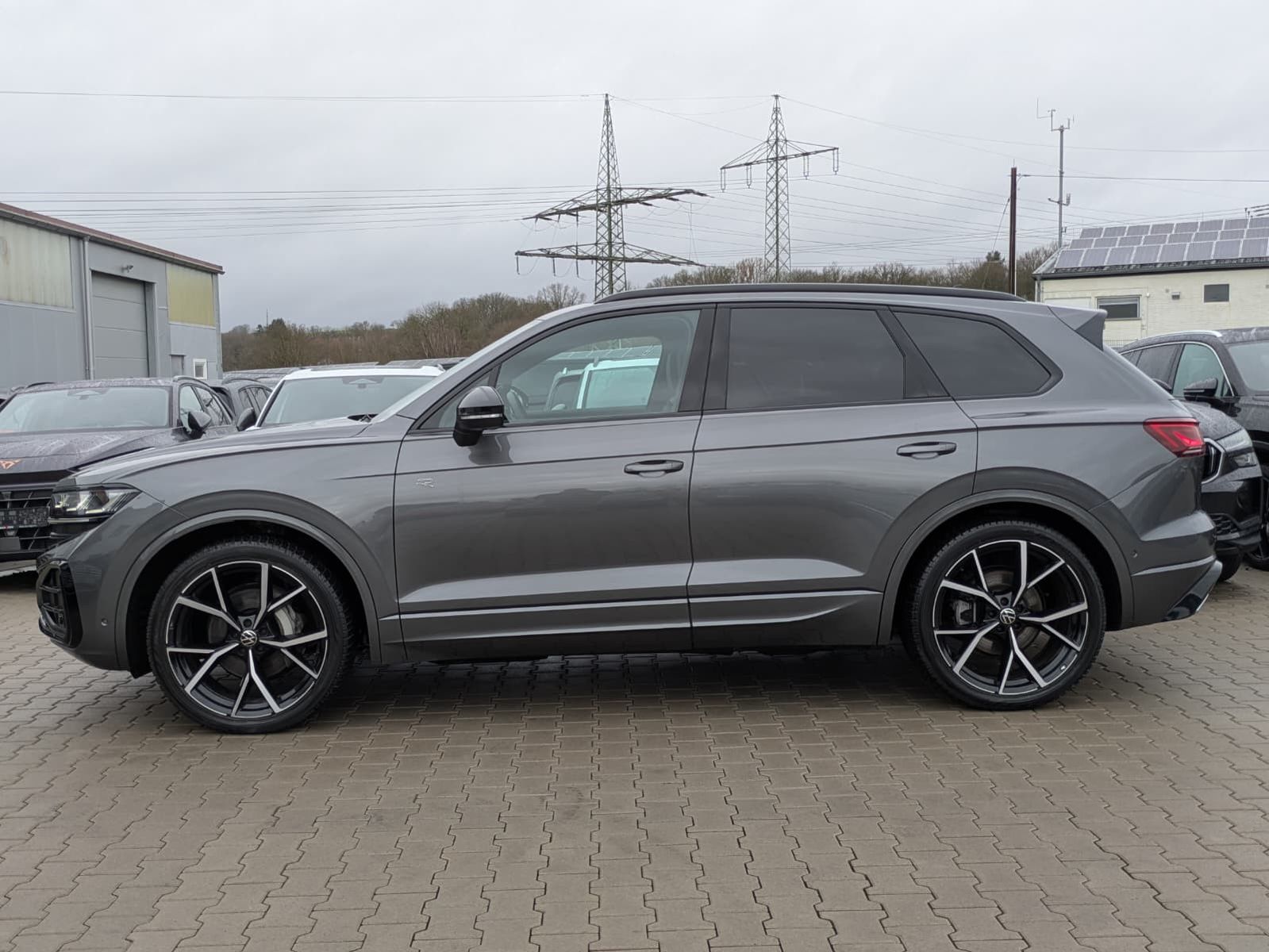 Fahrzeugabbildung Volkswagen Touareg 3.0TDI 4M R-Line VOLL Black 22" UPE 114T
