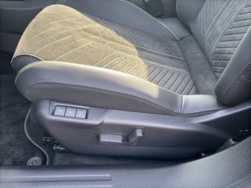 Peugeot 2008 GT HYBRID 145 e-DSC6 PANO*AWR*KEYLESS